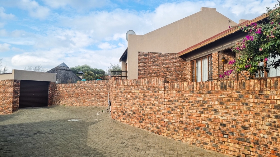 2 Bedroom Property for Sale in Langenhovenpark Free State
